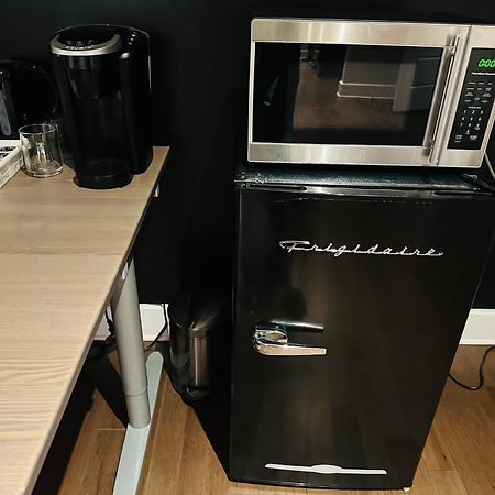 Urban Retreat - 2 Bedroom, 3 Beds, 6 Guests, Free Parking Longueuil Eksteriør billede