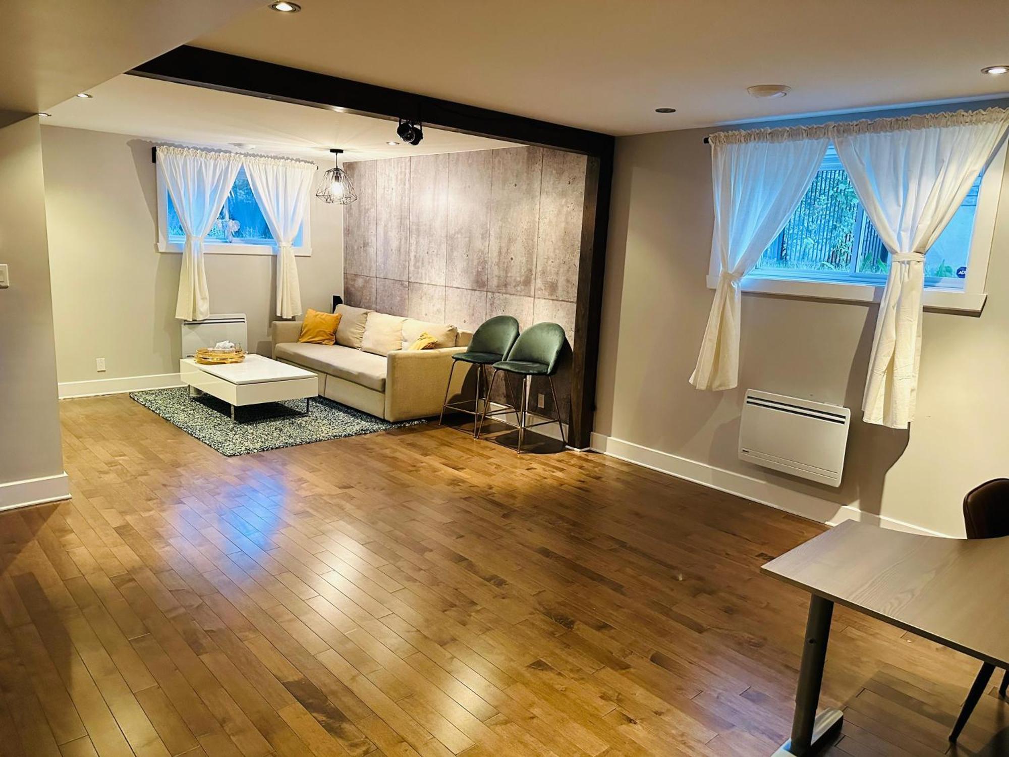 Urban Retreat - 2 Bedroom, 3 Beds, 6 Guests, Free Parking Longueuil Eksteriør billede